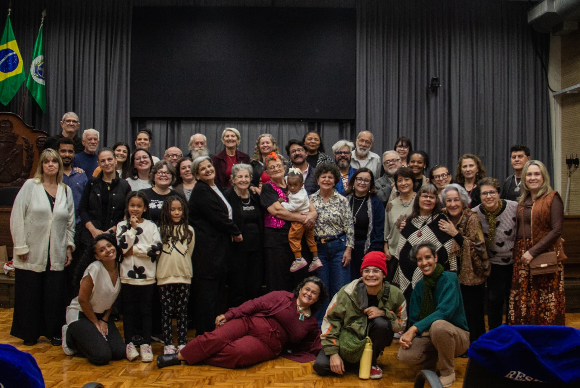 Rai de Almeida em foto coletiva de evento com a militância